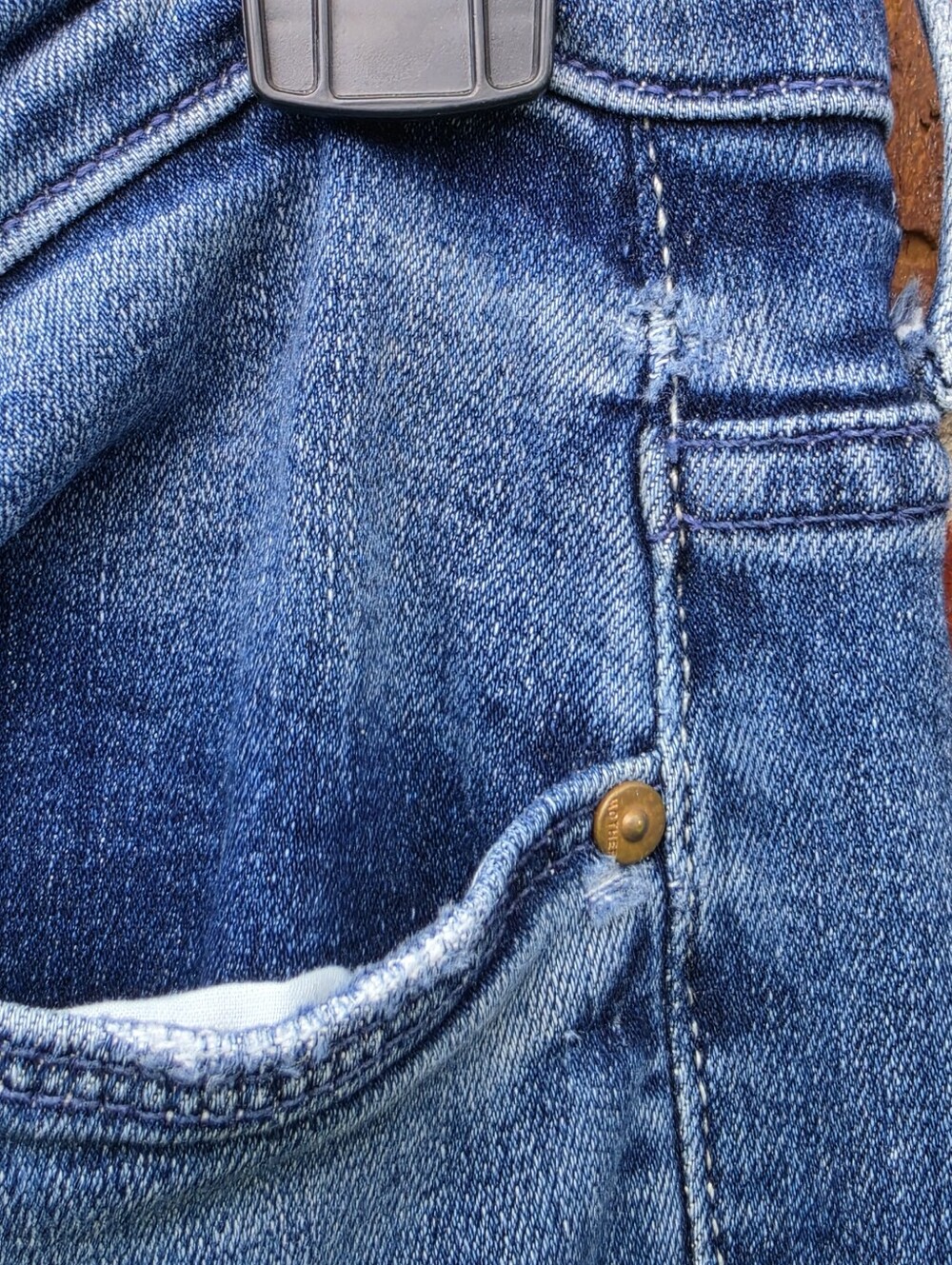 MOTHER The Weekender Fray Jeans Groovin 26 - Picture 13 of 16
